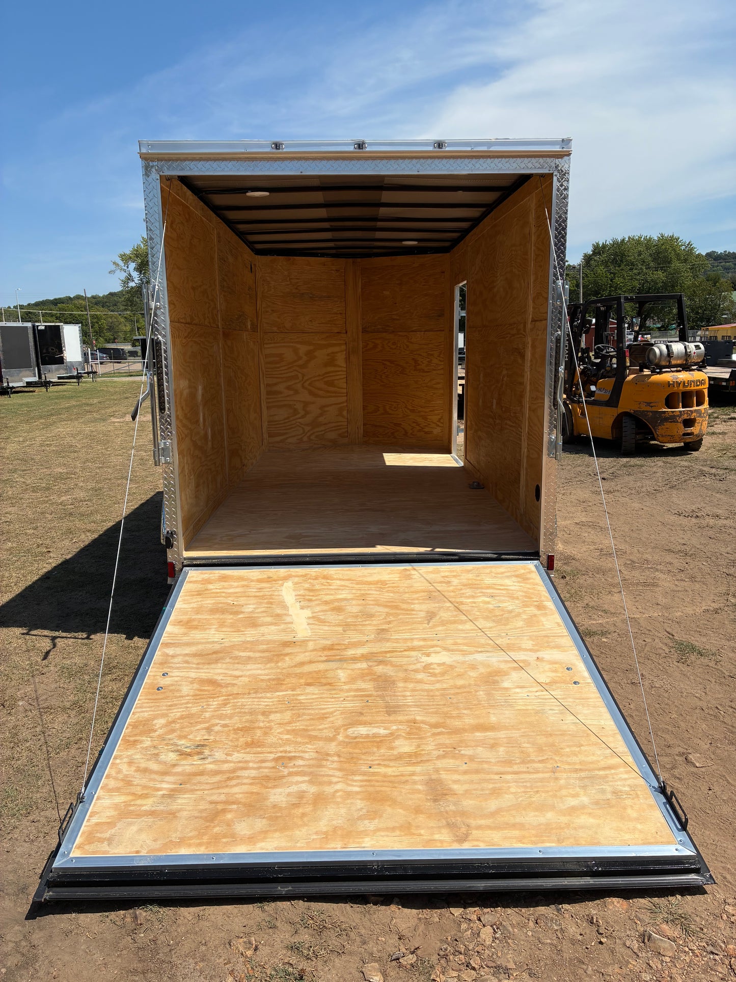 2027 - 7ft X 14ft Enclosed Trailer C277252