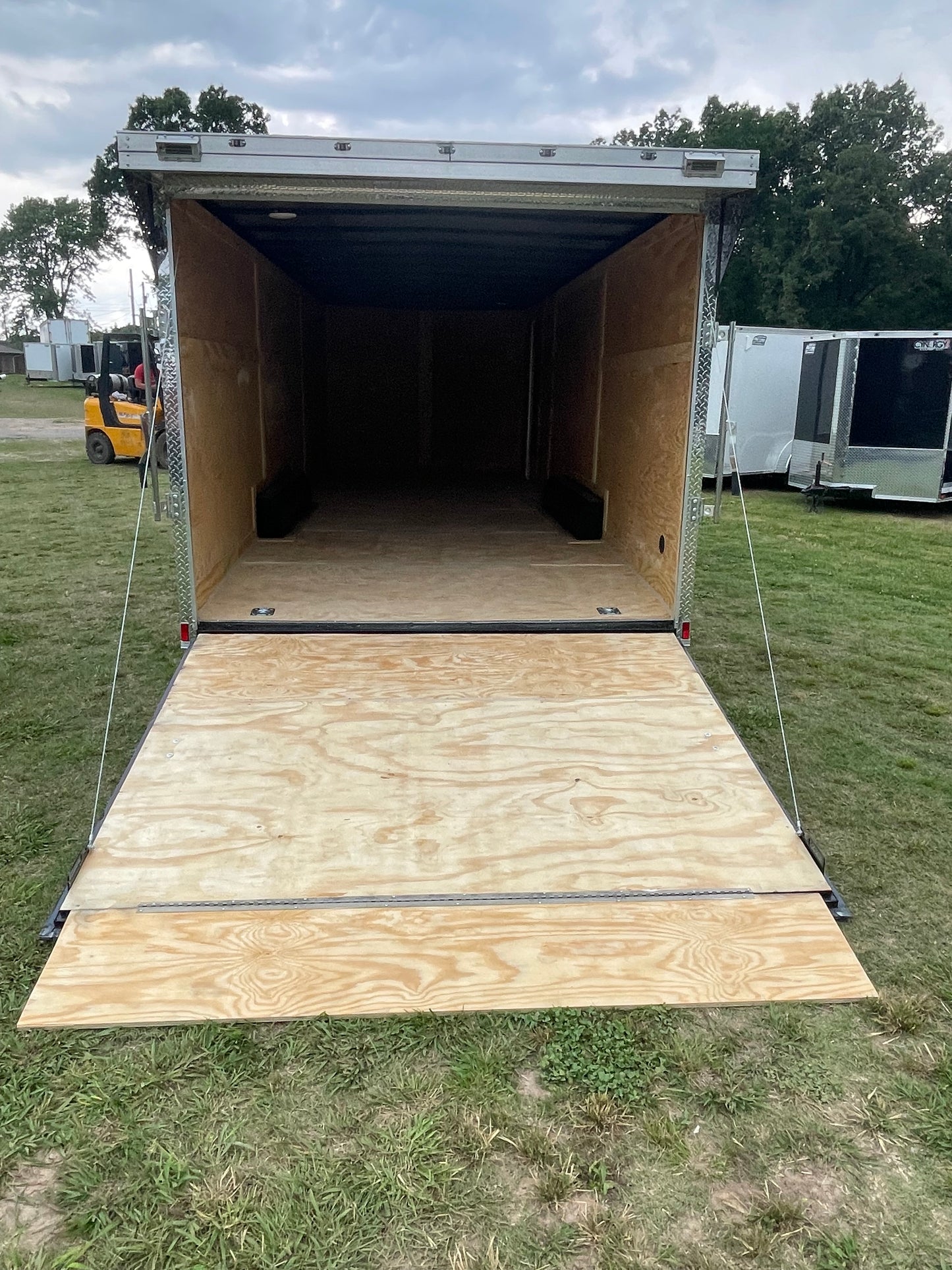 2026 - 8.5ft X 24ft Enclosed Trailer C265111