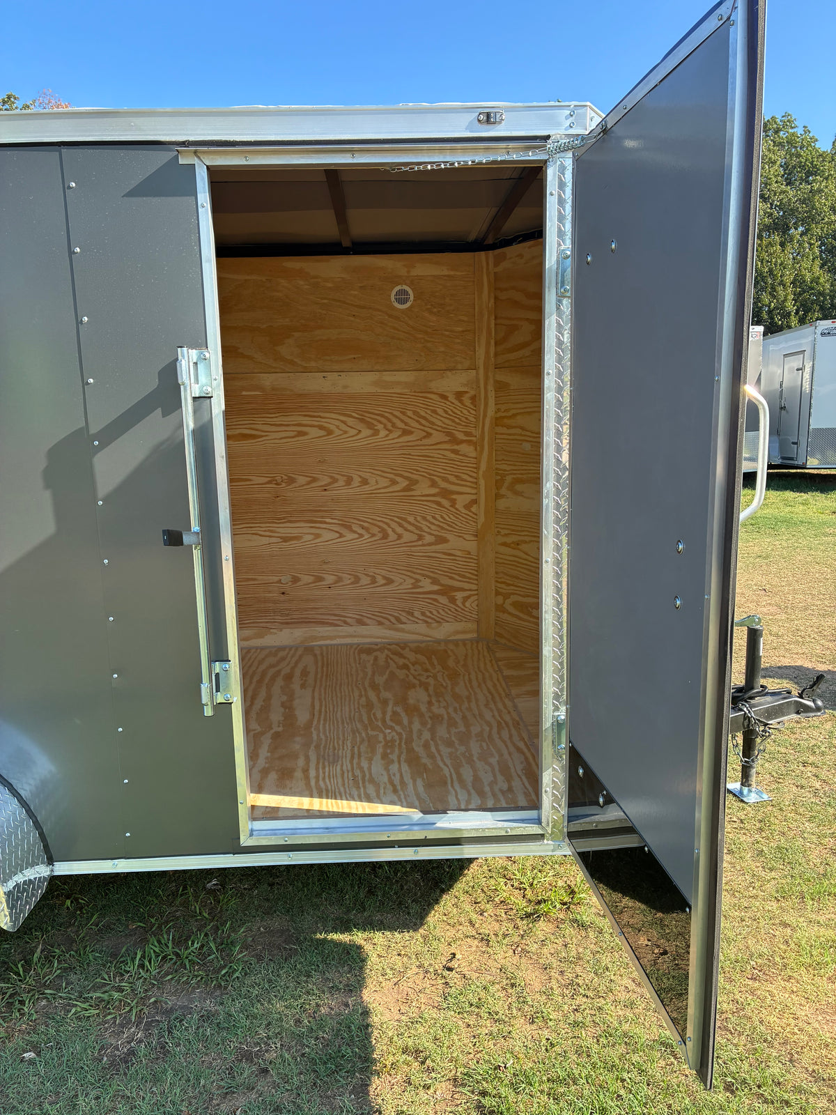 2027 - 6ft X 10ft Enclosed Trailer C277277