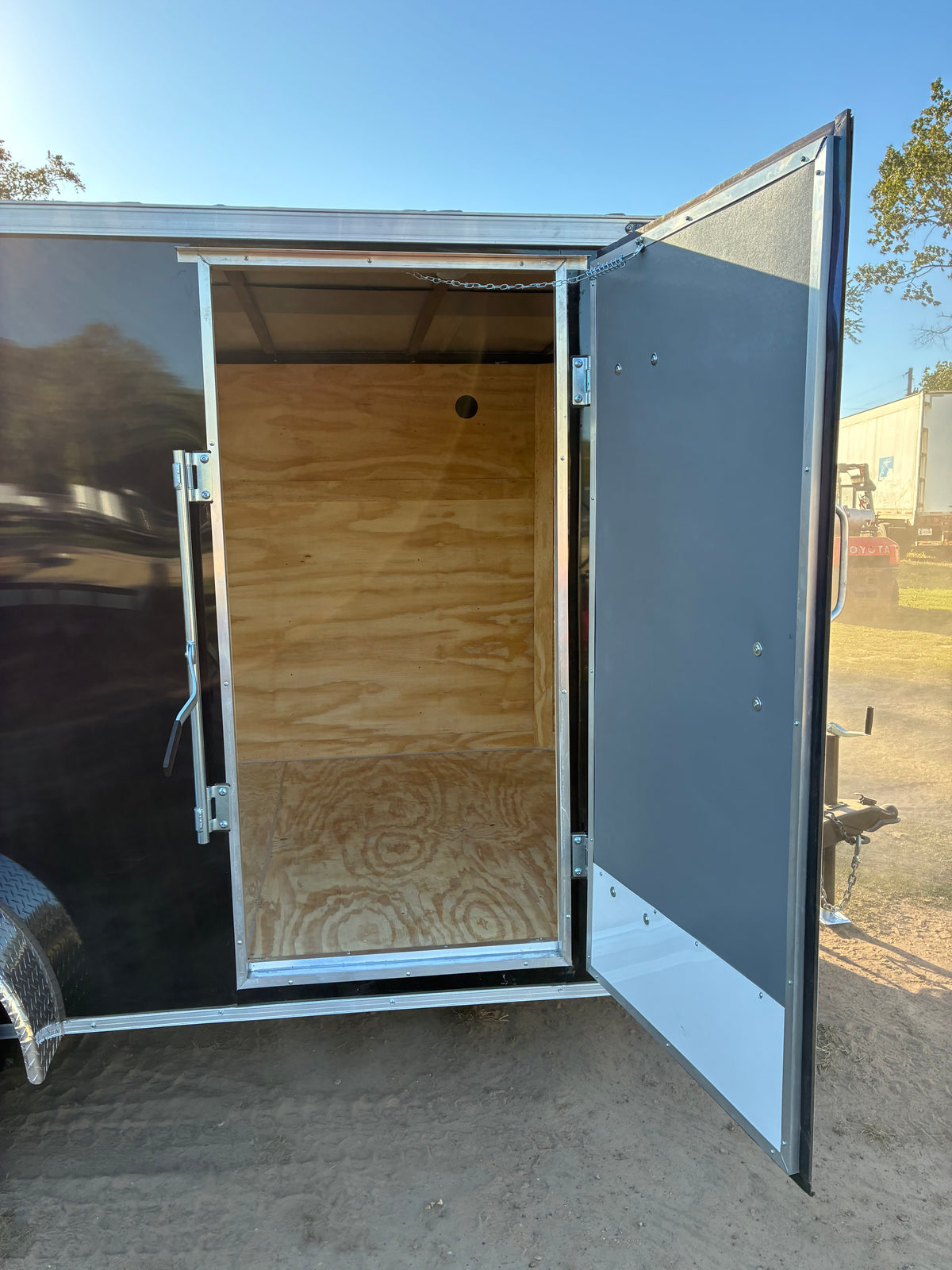 2027 - 7ft X 14ft Enclosed Trailer C277682