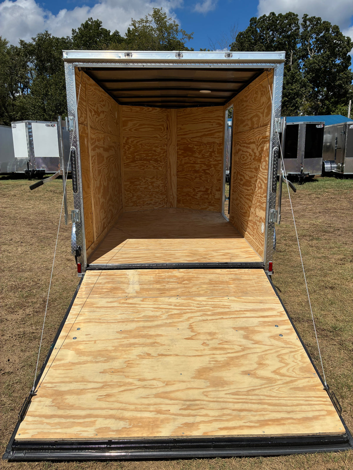 2027 - 6ft X 10ft Enclosed Trailer C277273