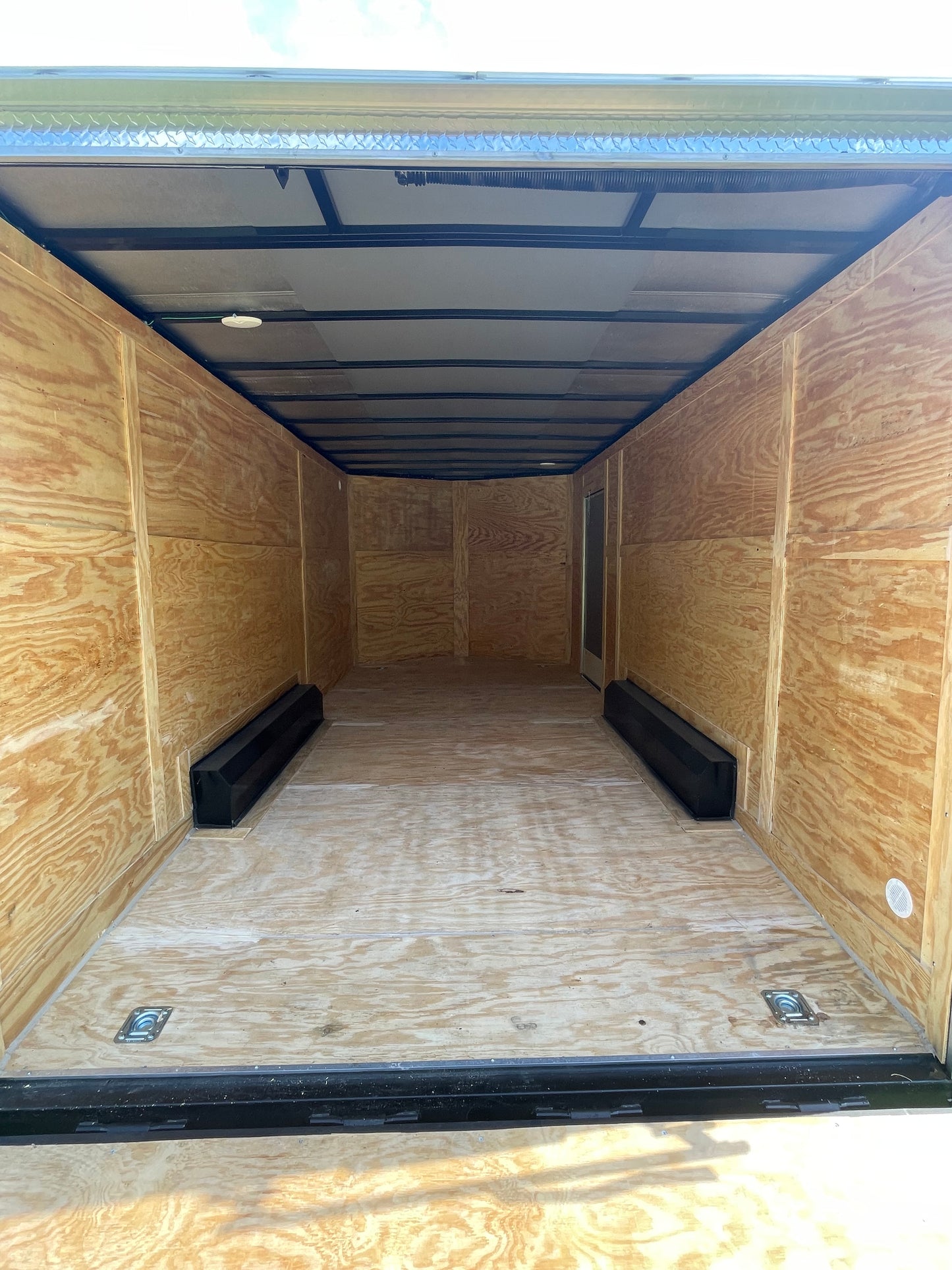 2026 - 8.5ft x 18ft Enclosed Trailer C265138