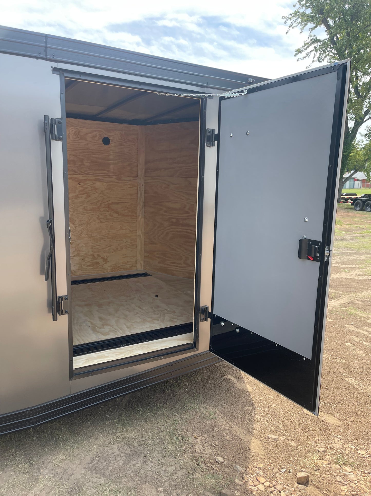 2027 - 8.5ft x 18ft Enclosed Trailer C277250