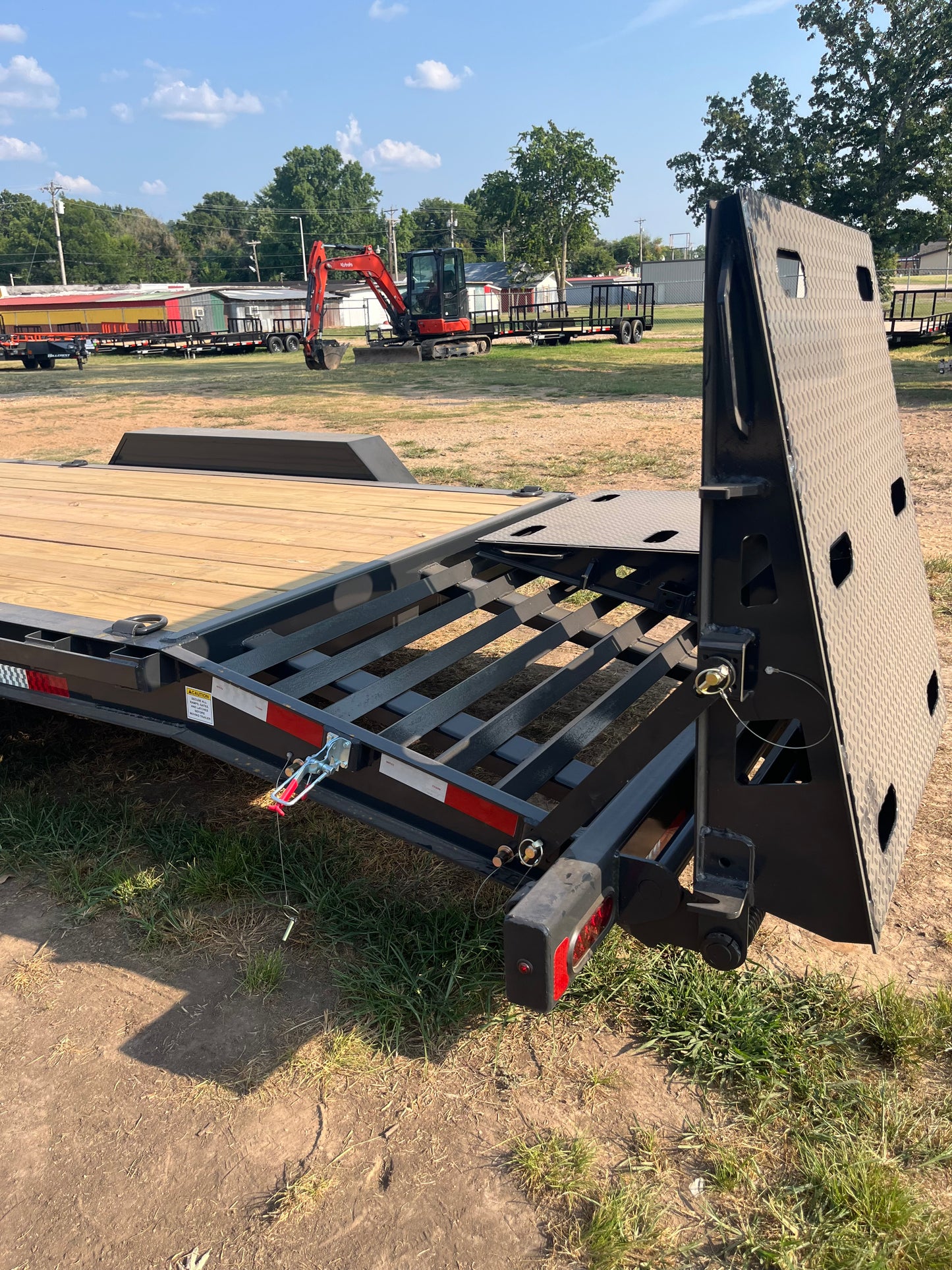 2027 - 17.6 K 19+3 Equipment Trailer H270420