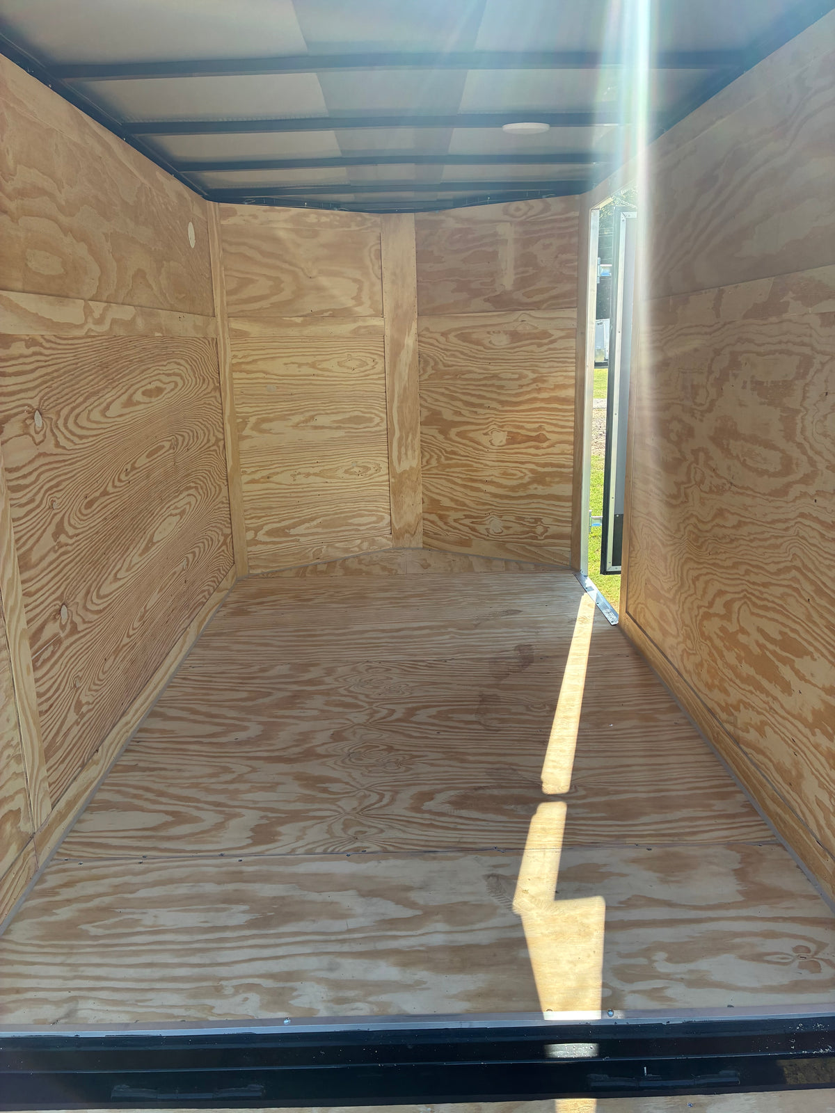 2027 - 6ft X 10ft Enclosed Trailer C277277