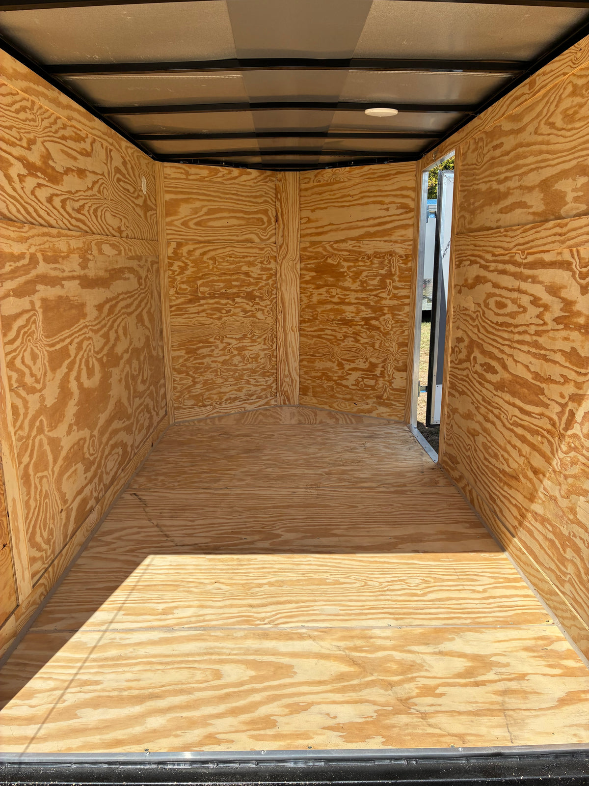 2027 - 6ft X 10ft Enclosed Trailer C277273
