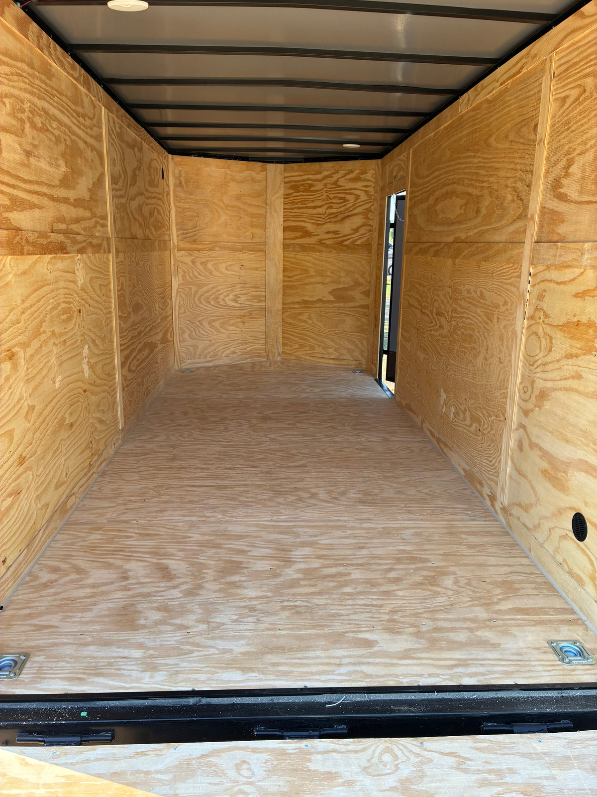 2027 - 7ft X 16ft Enclosed Trailer C277683