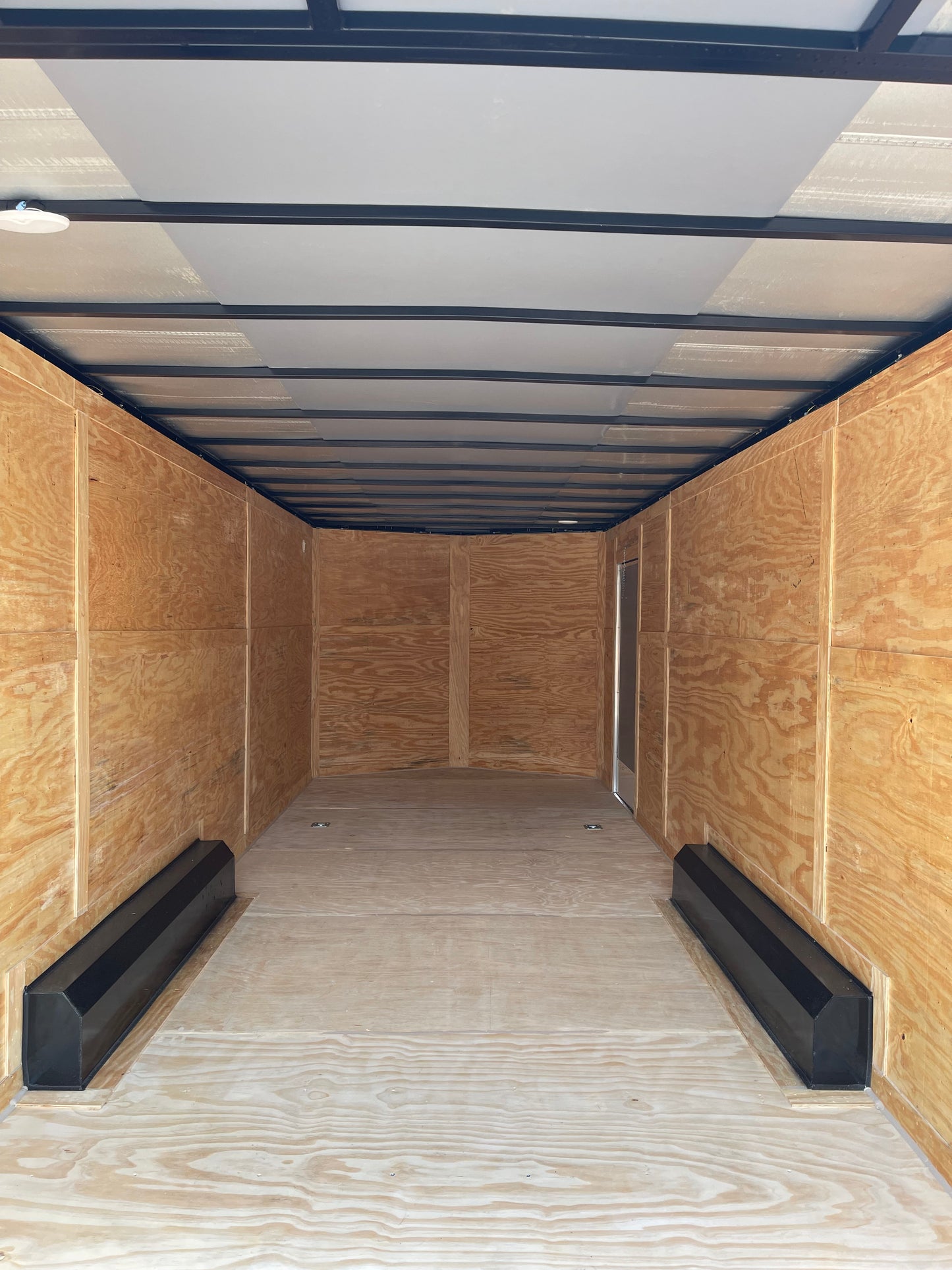 2026 - 8.5' X 24' Enclosed Trailer C263411