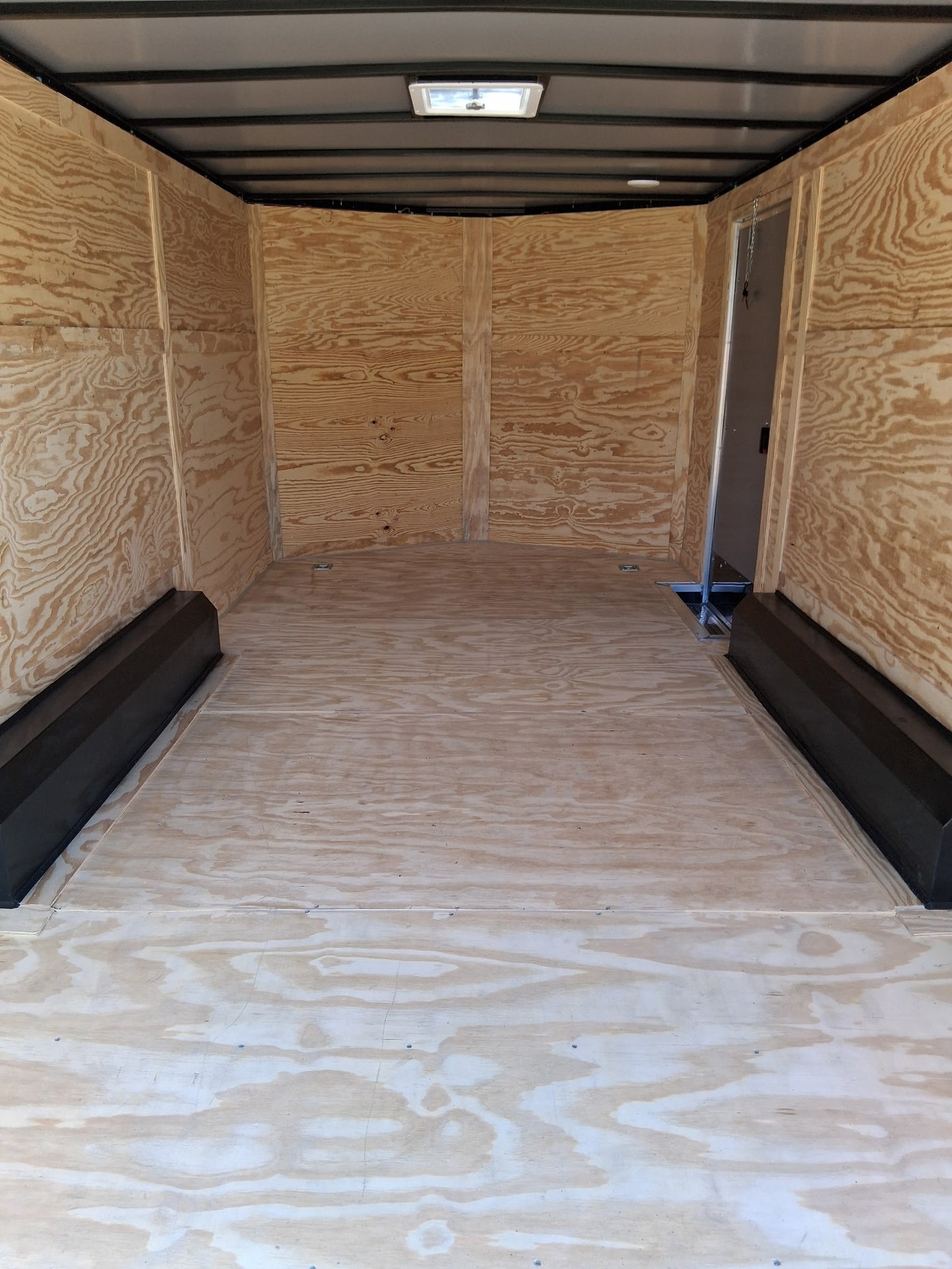 8.5ft X 16ft Enclosed Trailer C26-3304